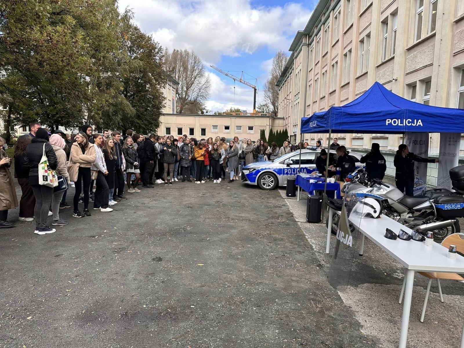 Zdjęcie w galerii na portalu naszraciborz.pl: Razem bezpieczniej – akcja Instytutu Studiów Społecznych wiadomości z regionu