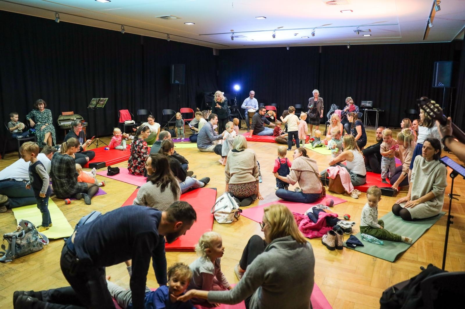 Zdjęcie w galerii na portalu naszraciborz.pl: Zaczarowane skrzypce - muzyka, ruch i zabawa zachwyciły najmłodszych wiadomości z regionu