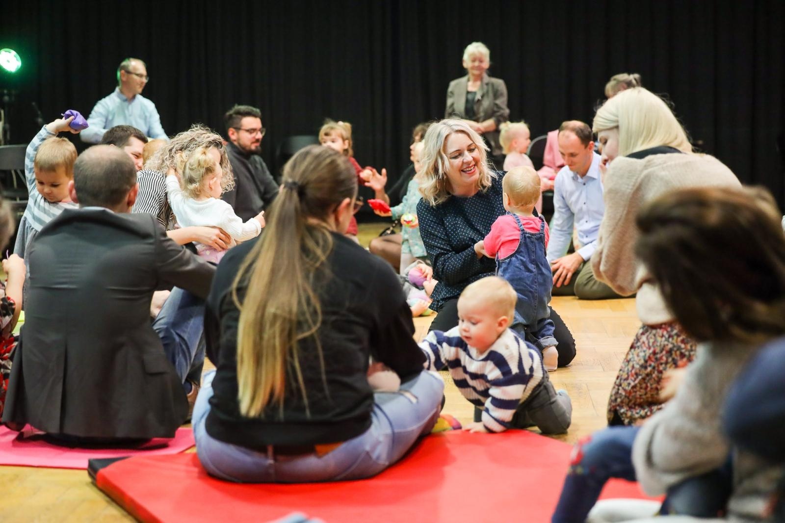 Zdjęcie w galerii na portalu naszraciborz.pl: Zaczarowane skrzypce - muzyka, ruch i zabawa zachwyciły najmłodszych wiadomości z regionu