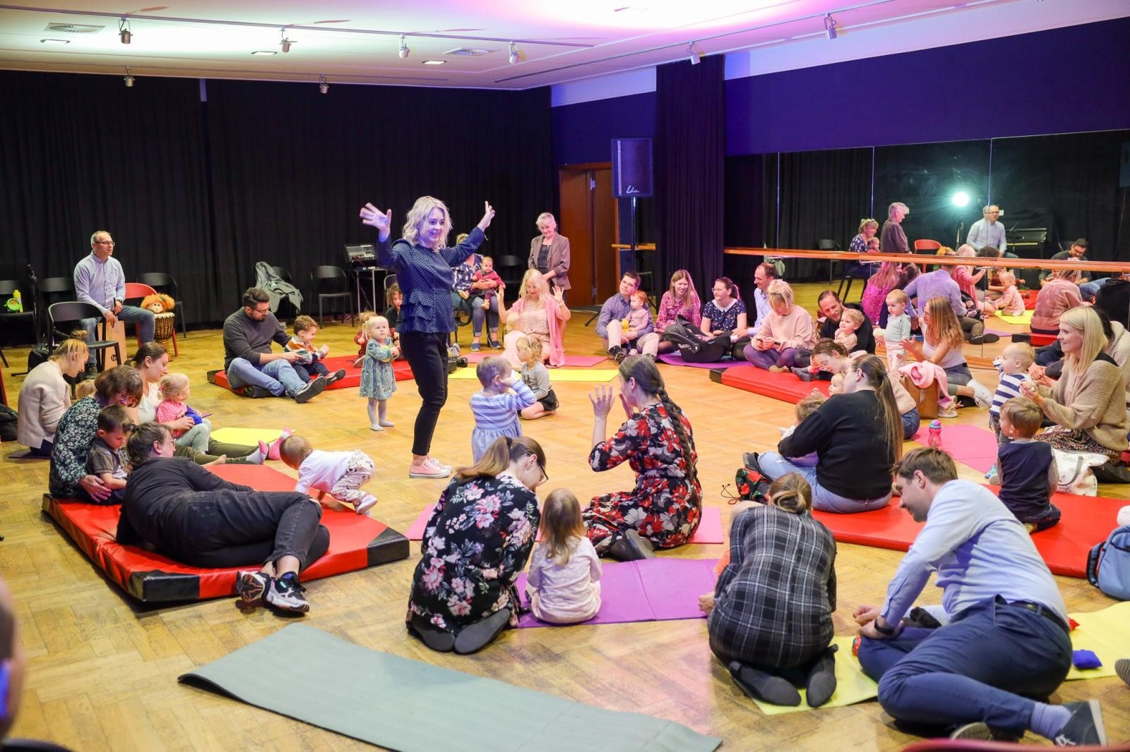 Zdjęcie w galerii na portalu naszraciborz.pl: Zaczarowane skrzypce - muzyka, ruch i zabawa zachwyciły najmłodszych wiadomości z regionu