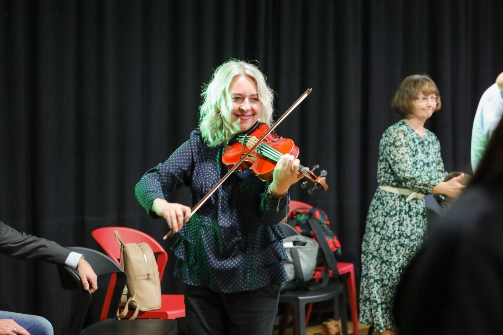 Zdjęcie w galerii na portalu naszraciborz.pl: Zaczarowane skrzypce - muzyka, ruch i zabawa zachwyciły najmłodszych wiadomości z regionu