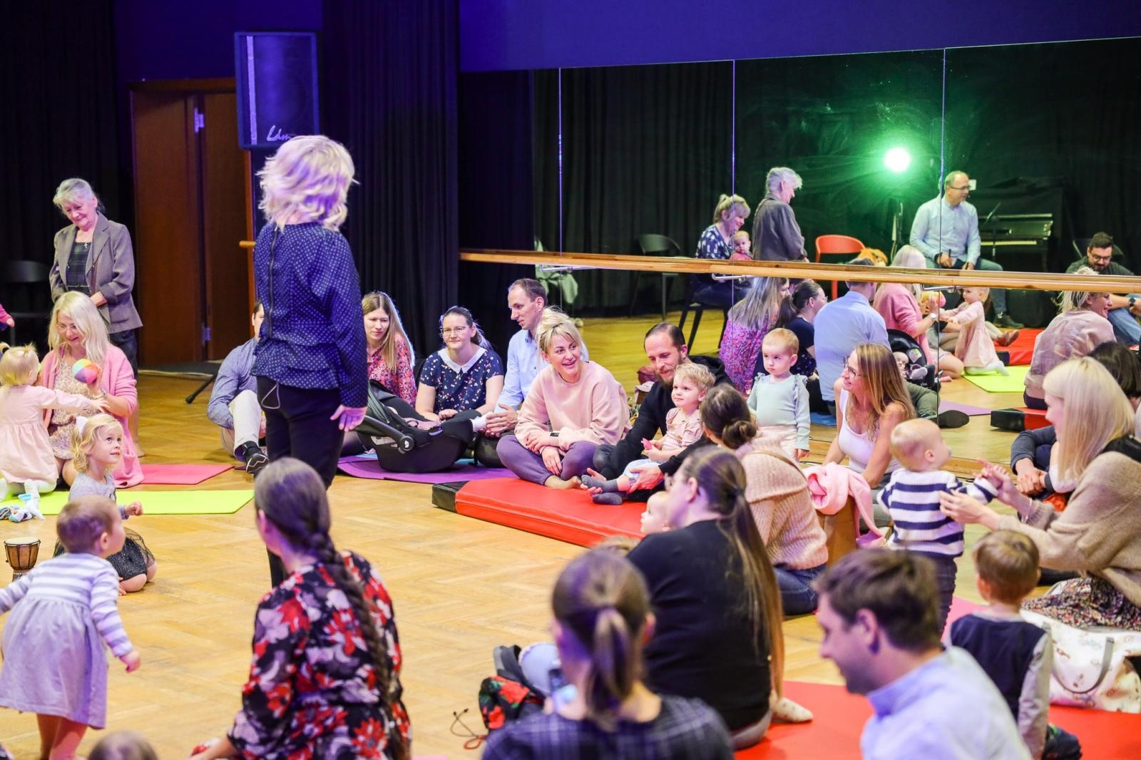 Zdjęcie w galerii na portalu naszraciborz.pl: Zaczarowane skrzypce - muzyka, ruch i zabawa zachwyciły najmłodszych wiadomości z regionu