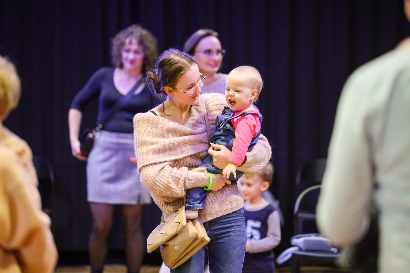 Zdjęcie w galerii na portalu naszraciborz.pl: Zaczarowane skrzypce - muzyka, ruch i zabawa zachwyciły najmłodszych wiadomości z regionu