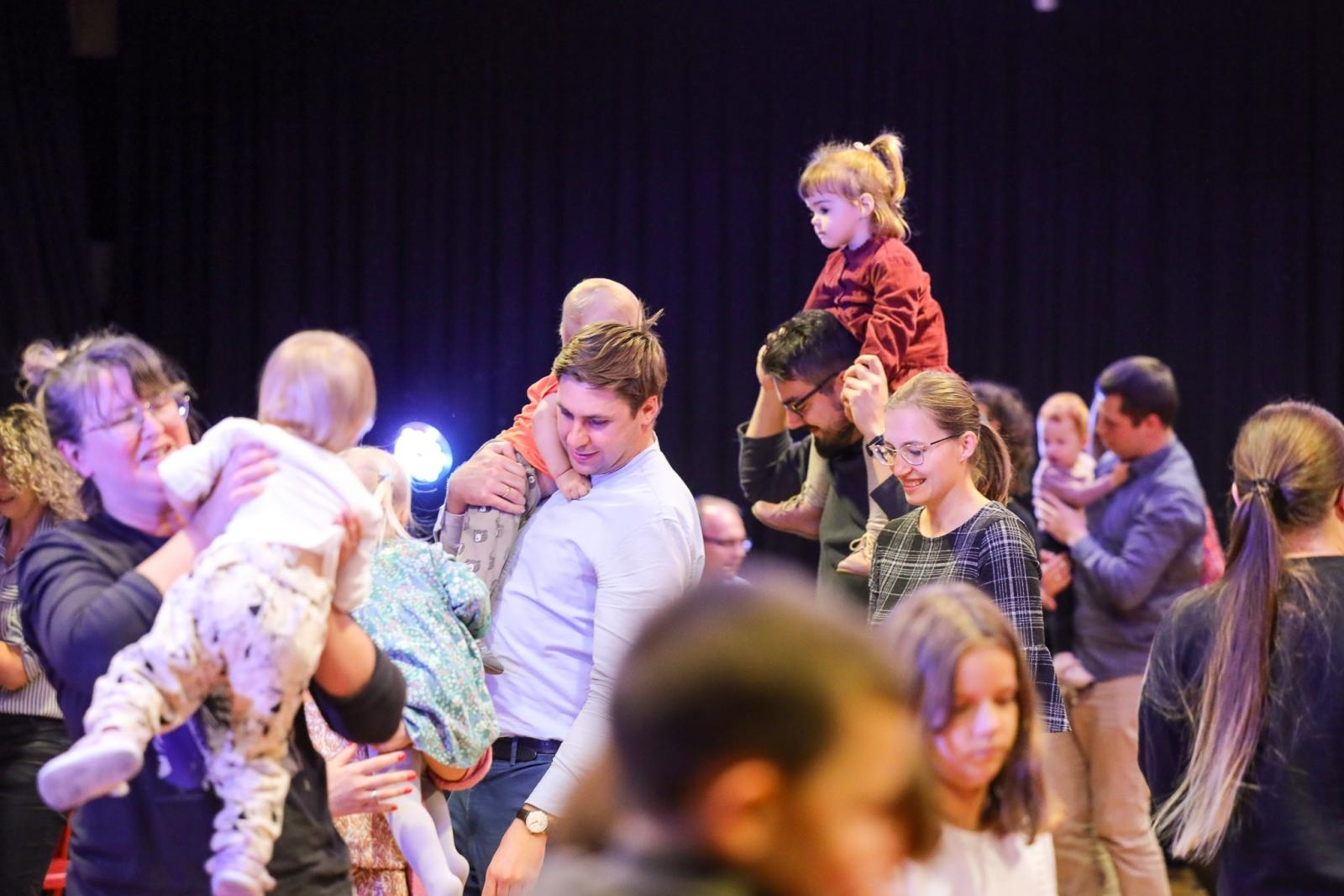 Zdjęcie w galerii na portalu naszraciborz.pl: Zaczarowane skrzypce - muzyka, ruch i zabawa zachwyciły najmłodszych wiadomości z regionu