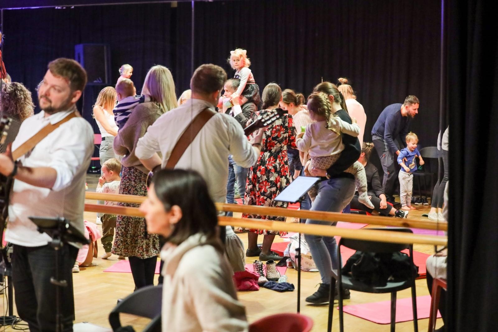 Zdjęcie w galerii na portalu naszraciborz.pl: Zaczarowane skrzypce - muzyka, ruch i zabawa zachwyciły najmłodszych wiadomości z regionu