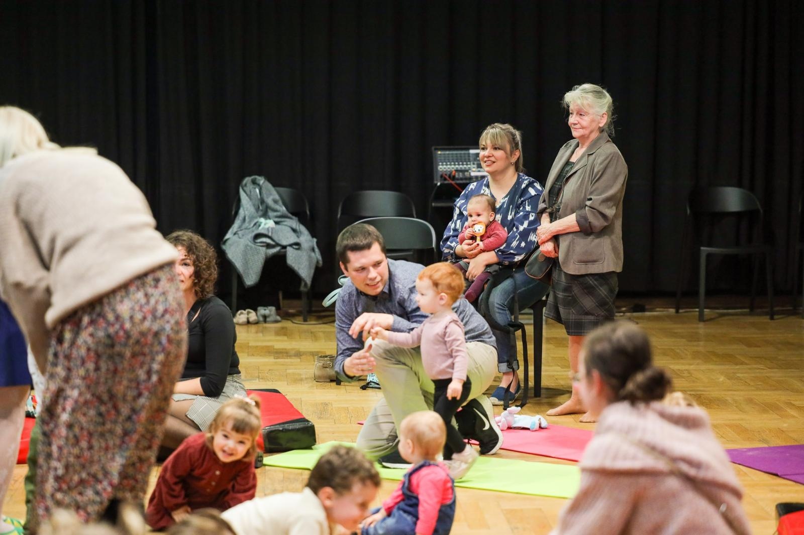 Zdjęcie w galerii na portalu naszraciborz.pl: Zaczarowane skrzypce - muzyka, ruch i zabawa zachwyciły najmłodszych wiadomości z regionu