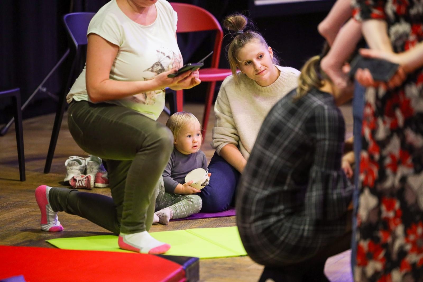 Zdjęcie w galerii na portalu naszraciborz.pl: Zaczarowane skrzypce - muzyka, ruch i zabawa zachwyciły najmłodszych wiadomości z regionu