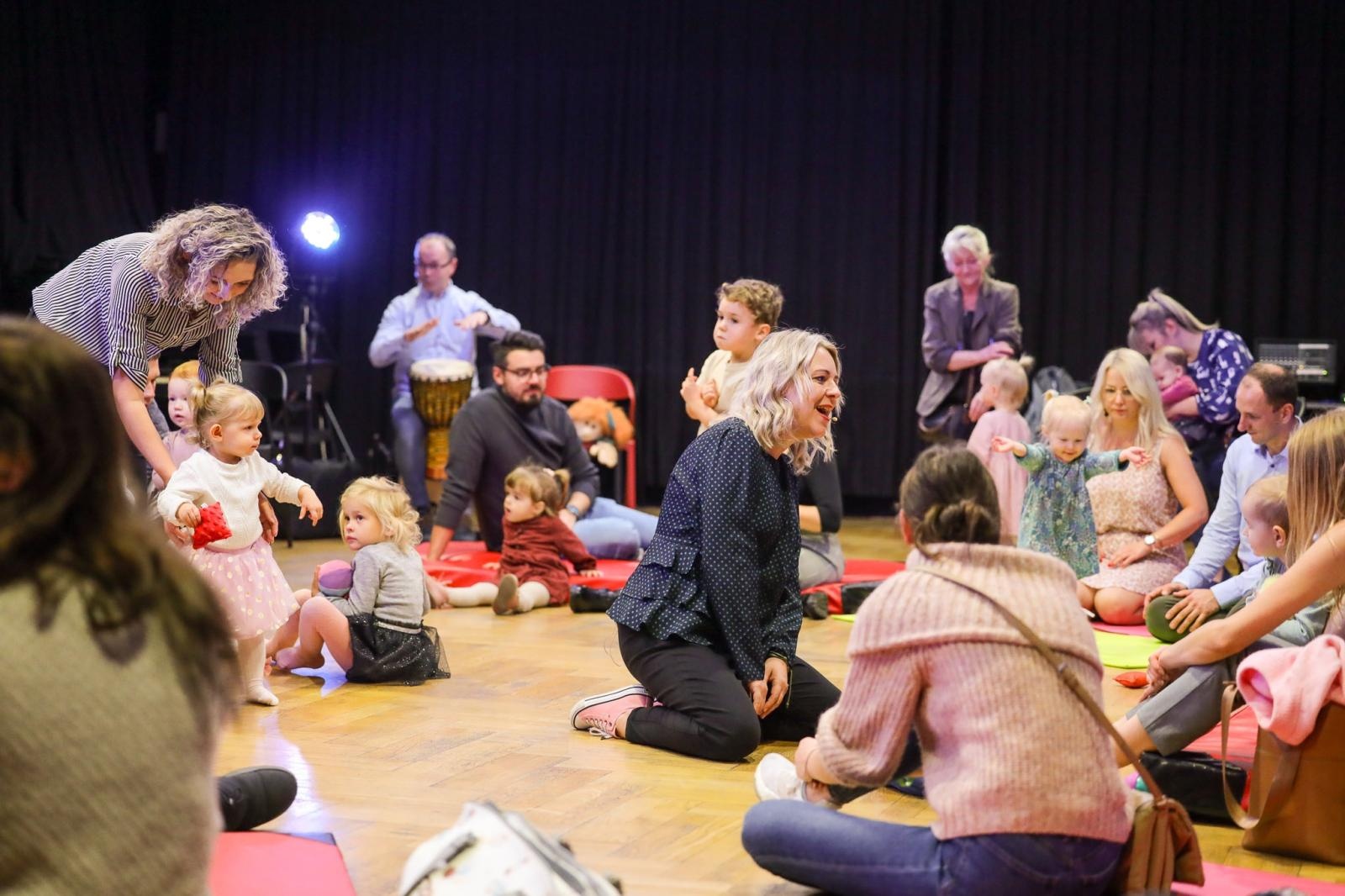 Zdjęcie w galerii na portalu naszraciborz.pl: Zaczarowane skrzypce - muzyka, ruch i zabawa zachwyciły najmłodszych wiadomości z regionu