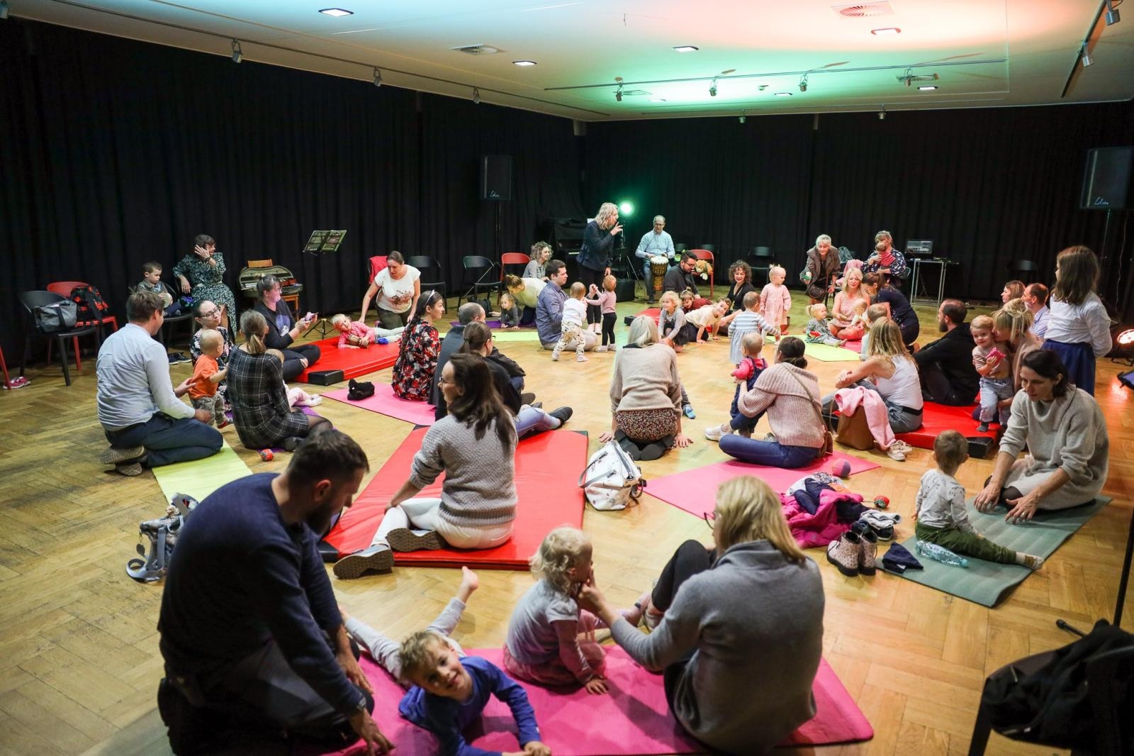 Zdjęcie w galerii na portalu naszraciborz.pl: Zaczarowane skrzypce - muzyka, ruch i zabawa zachwyciły najmłodszych wiadomości z regionu