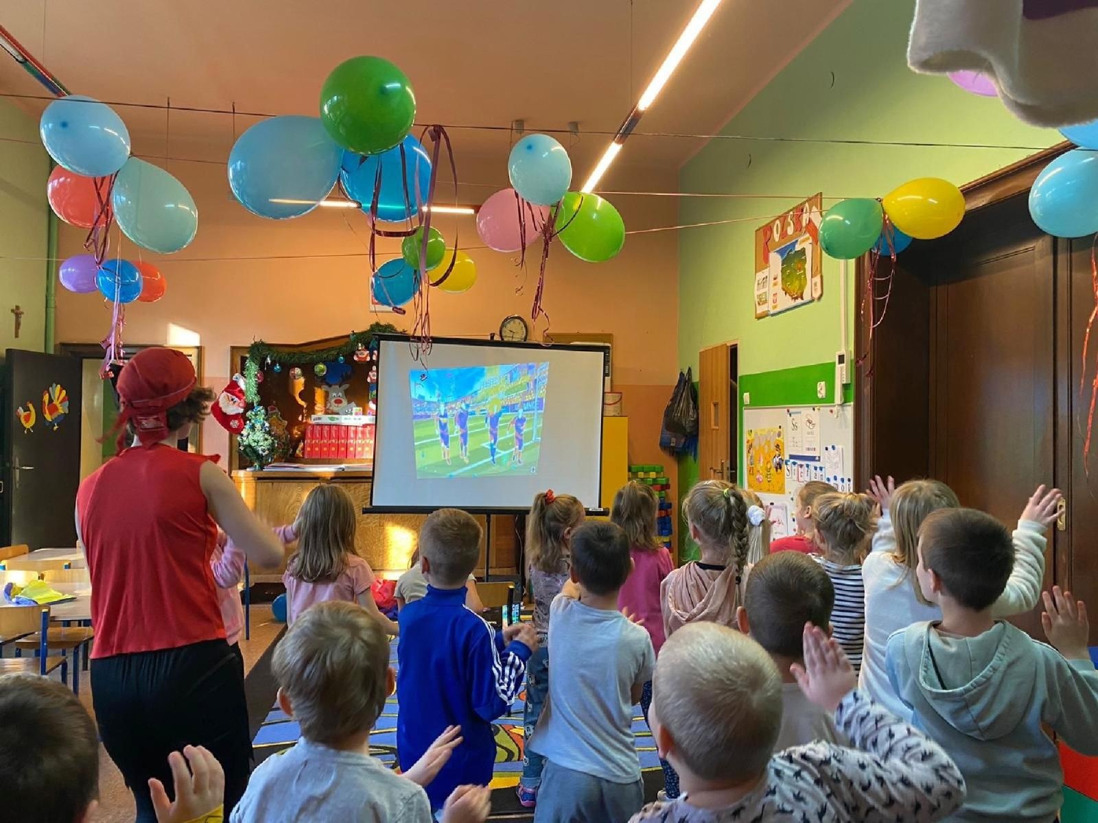 Zdjęcie w galerii na portalu naszraciborz.pl: Kreatywność bez granic! Projekt licealistek z II LO wiadomości z regionu