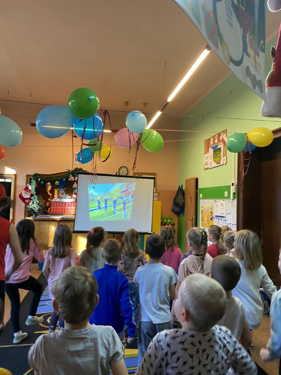 Zdjęcie w galerii na portalu naszraciborz.pl: Kreatywność bez granic! Projekt licealistek z II LO wiadomości z regionu