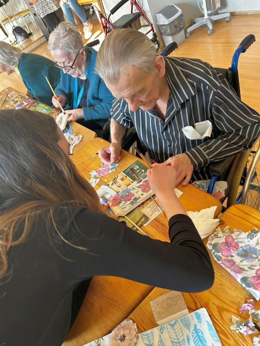 Zdjęcie w galerii na portalu naszraciborz.pl: Kreatywność bez granic! Projekt licealistek z II LO wiadomości z regionu