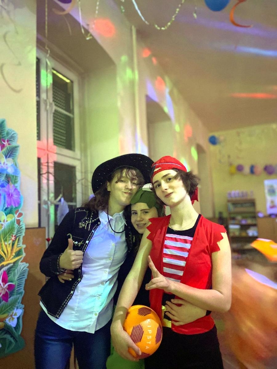 Zdjęcie w galerii na portalu naszraciborz.pl: Kreatywność bez granic! Projekt licealistek z II LO wiadomości z regionu