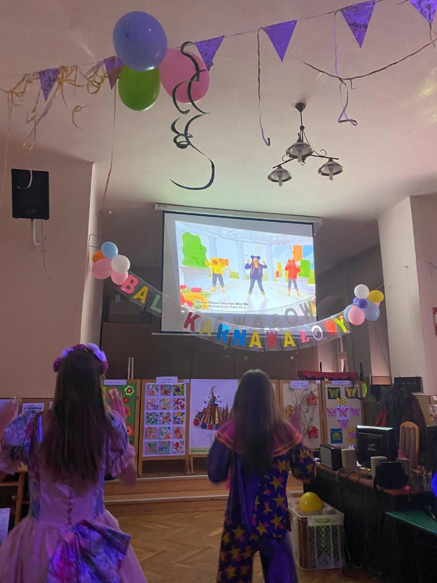 Zdjęcie w galerii na portalu naszraciborz.pl: Kreatywność bez granic! Projekt licealistek z II LO wiadomości z regionu