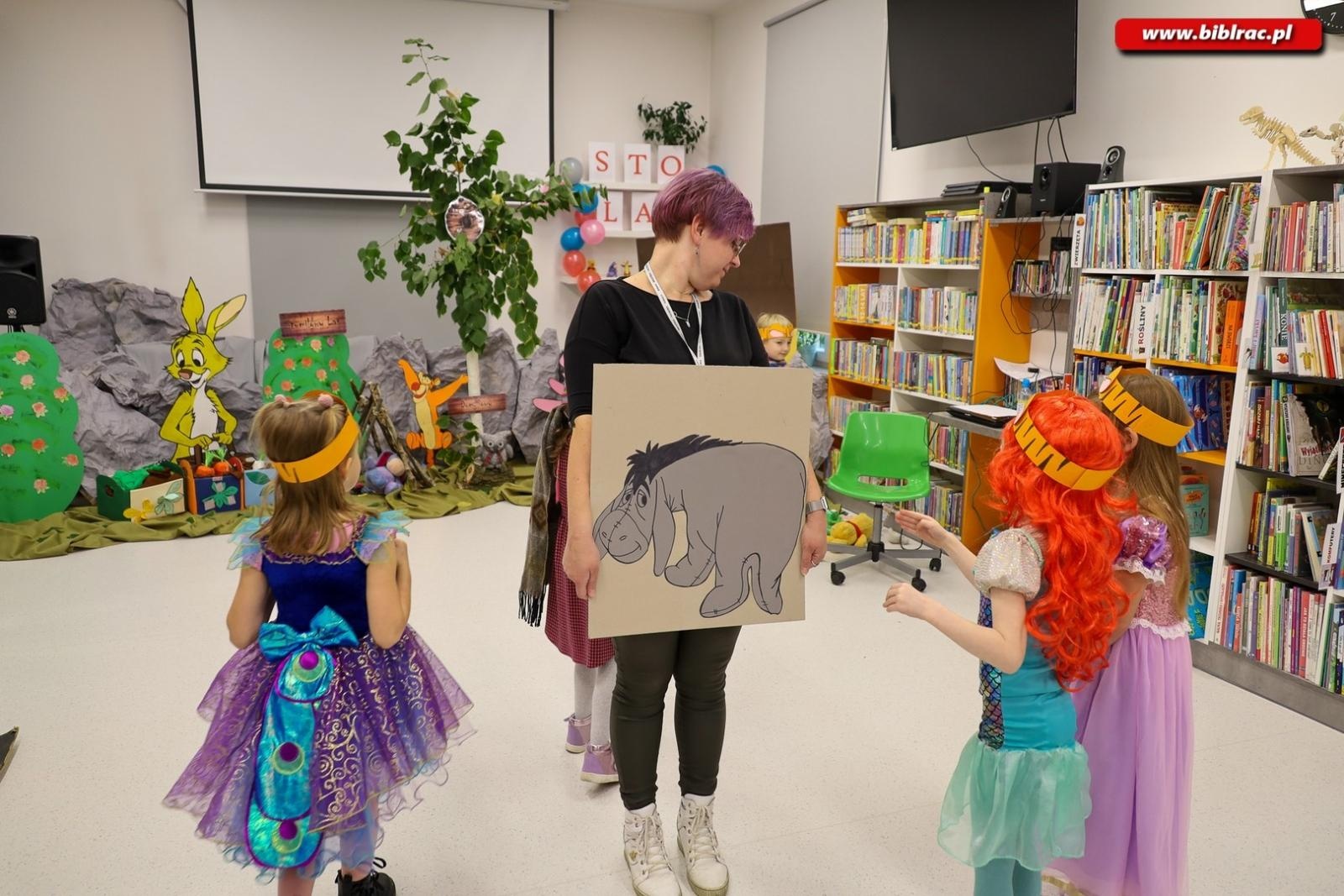 Zdjęcie w galerii na portalu naszraciborz.pl: Sto lat dla Kubusia Puchatka w raciborskiej bibliotece wiadomości z regionu