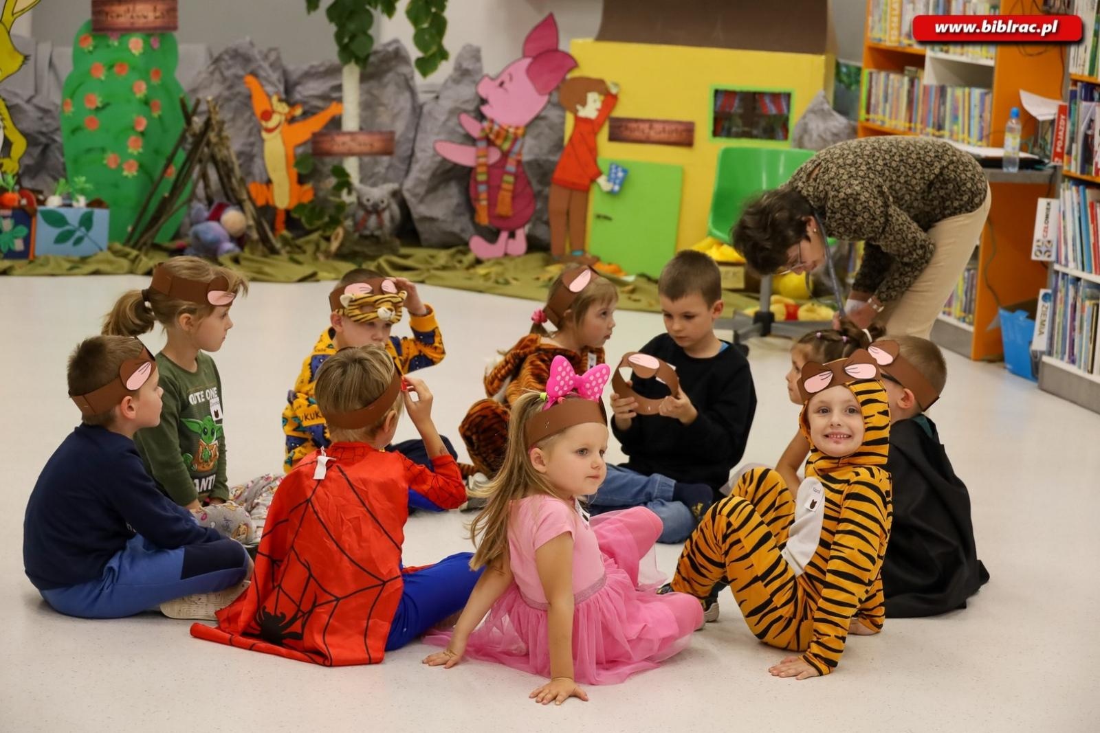 Zdjęcie w galerii na portalu naszraciborz.pl: Sto lat dla Kubusia Puchatka w raciborskiej bibliotece wiadomości z regionu