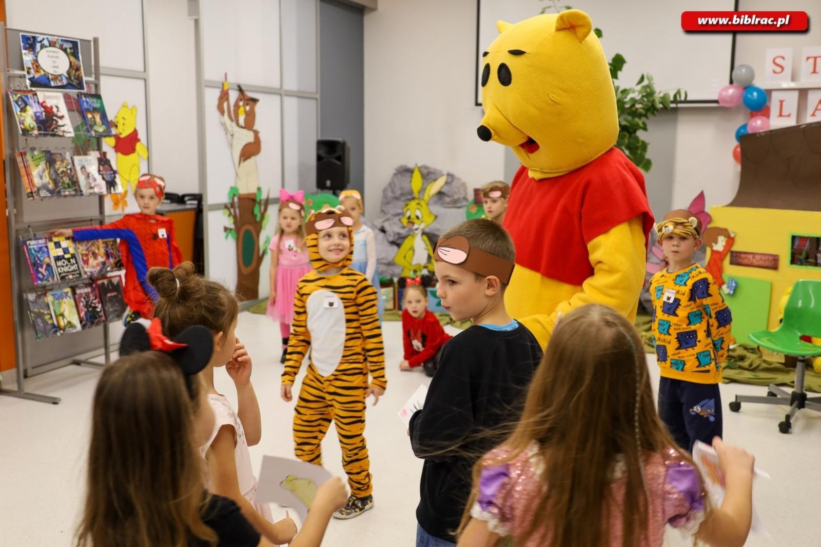 Zdjęcie w galerii na portalu naszraciborz.pl: Sto lat dla Kubusia Puchatka w raciborskiej bibliotece wiadomości z regionu