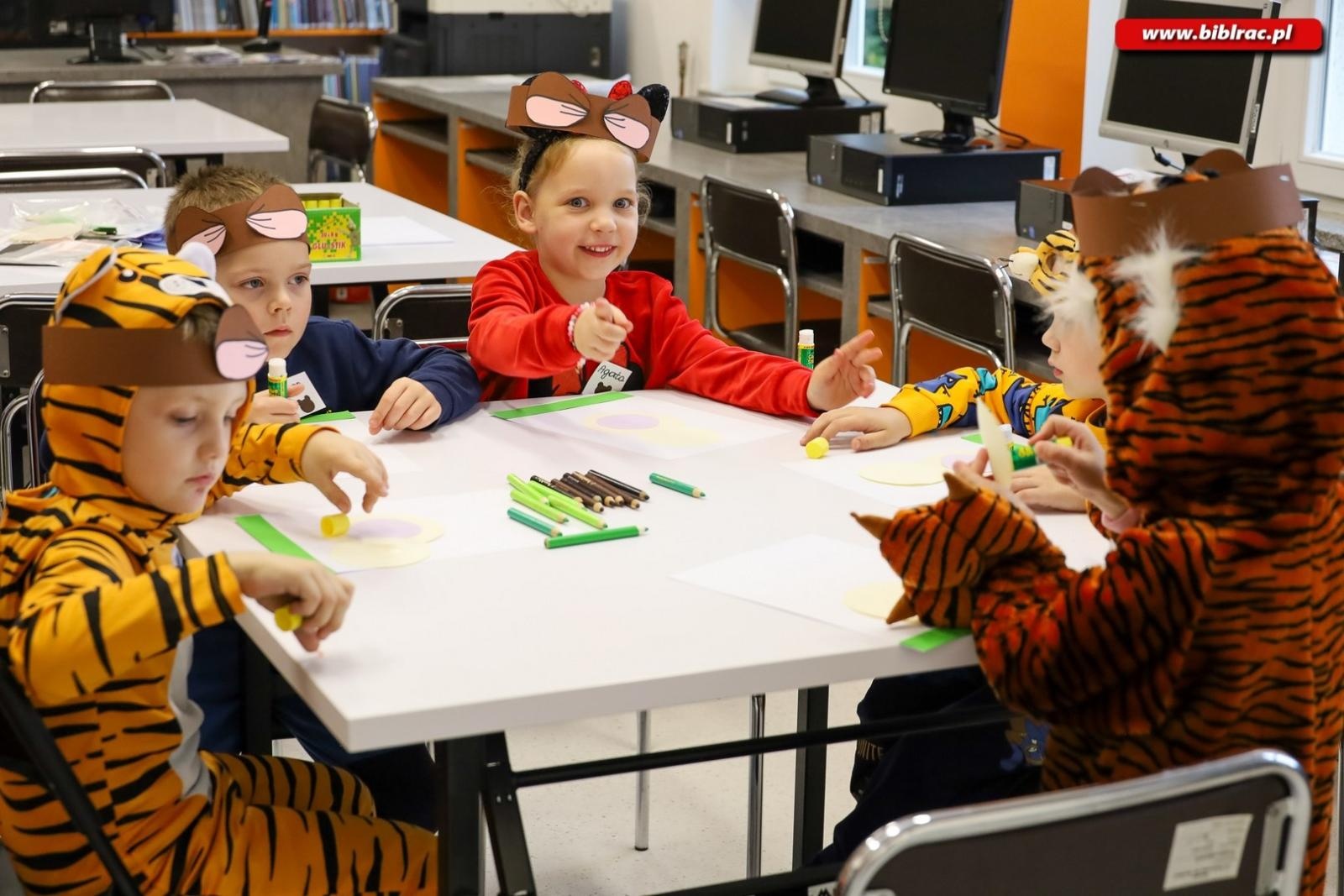 Zdjęcie w galerii na portalu naszraciborz.pl: Sto lat dla Kubusia Puchatka w raciborskiej bibliotece wiadomości z regionu