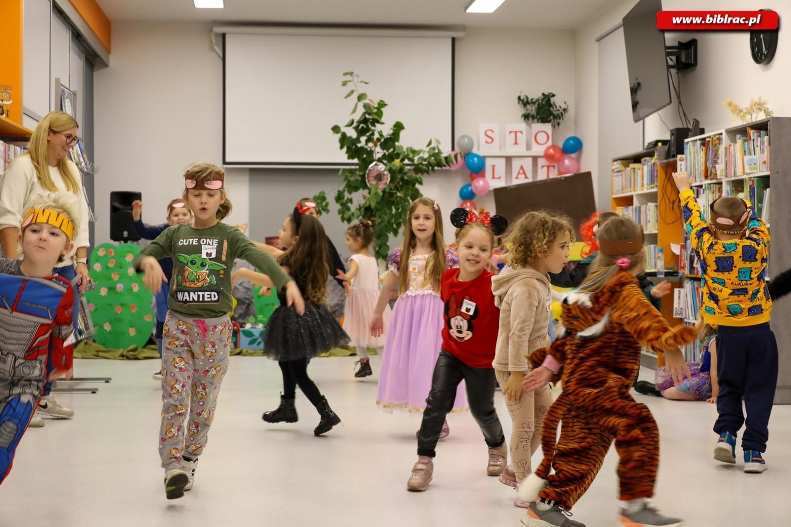 Zdjęcie w galerii na portalu naszraciborz.pl: Sto lat dla Kubusia Puchatka w raciborskiej bibliotece wiadomości z regionu