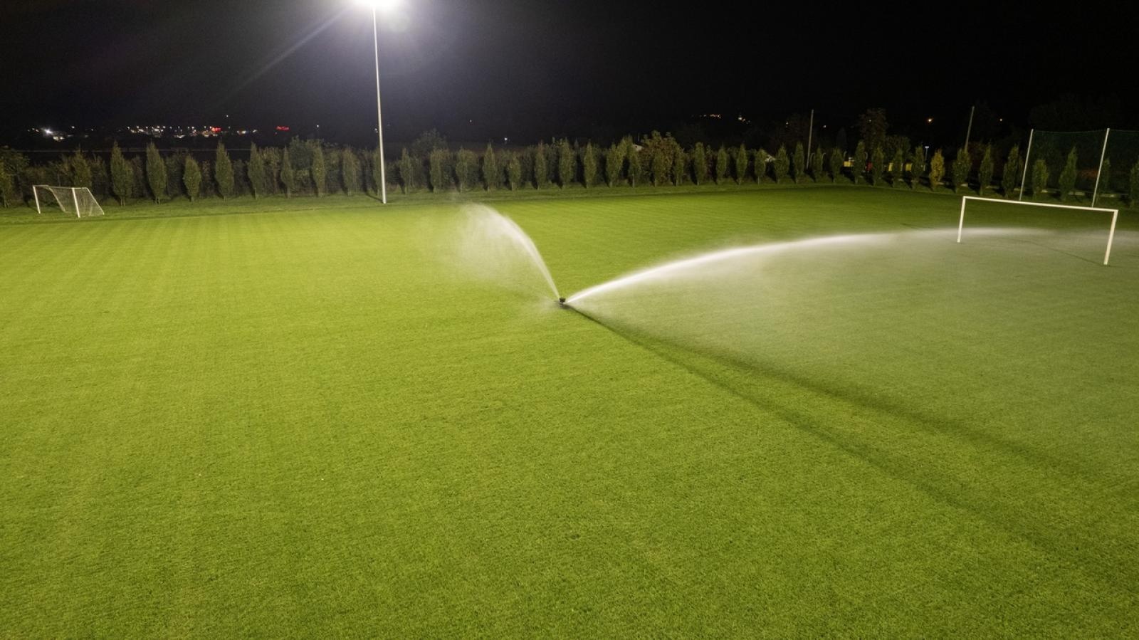 Zdjęcie w galerii na portalu naszraciborz.pl: Stadion przy Srebrnej ma blisko dwa hektary nowej murawy wiadomości z regionu