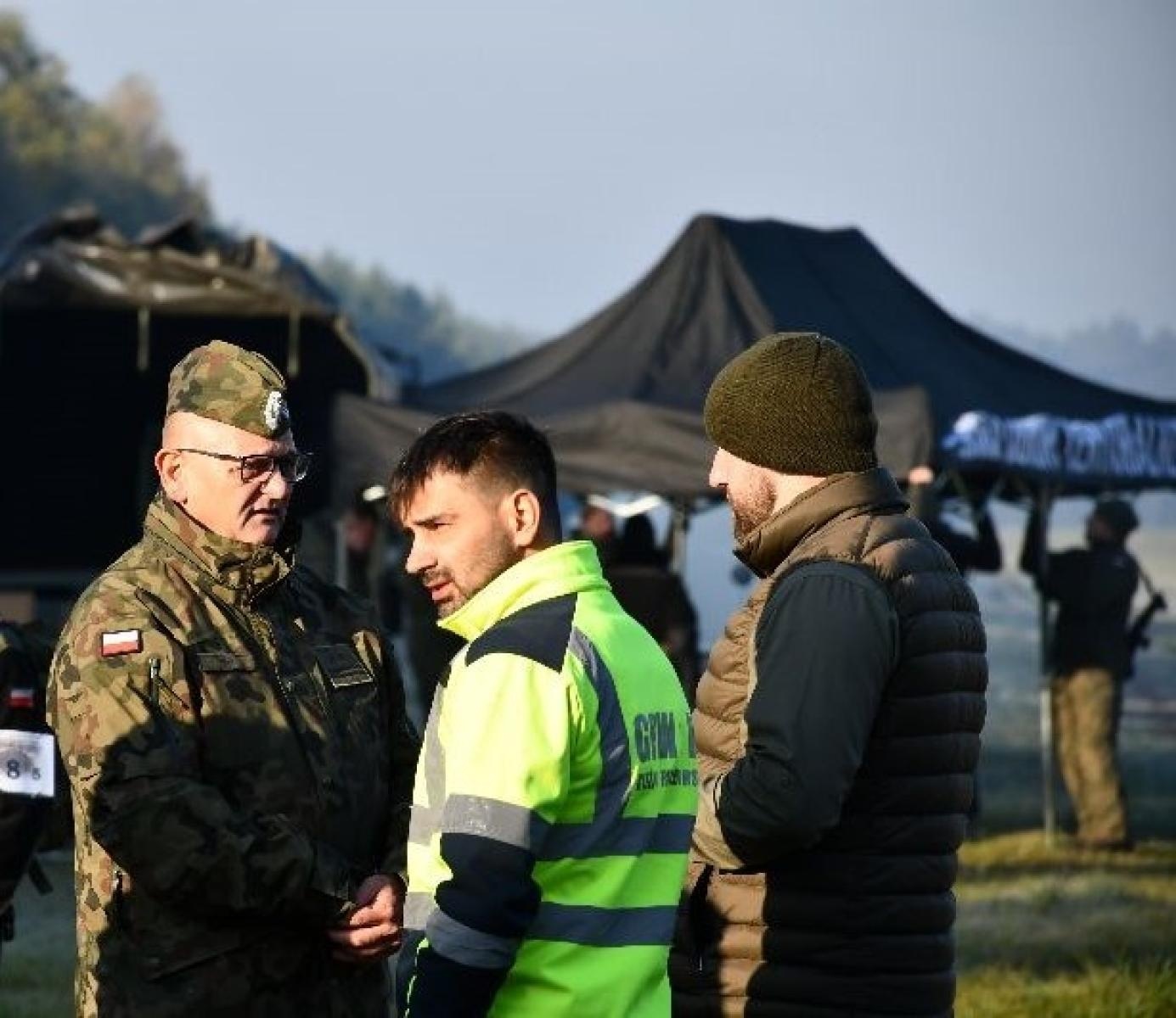Zdjęcie w galerii na portalu naszraciborz.pl: Uczniowie w mundurach rywalizowali w rudzkich lasach wiadomości z regionu