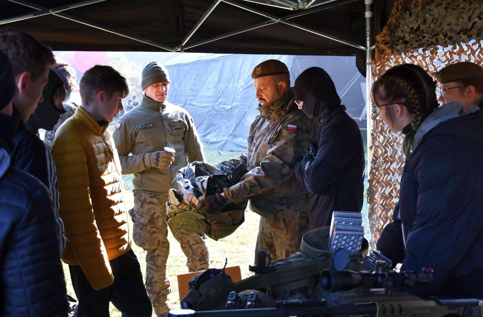 Zdjęcie w galerii na portalu naszraciborz.pl: Uczniowie w mundurach rywalizowali w rudzkich lasach wiadomości z regionu