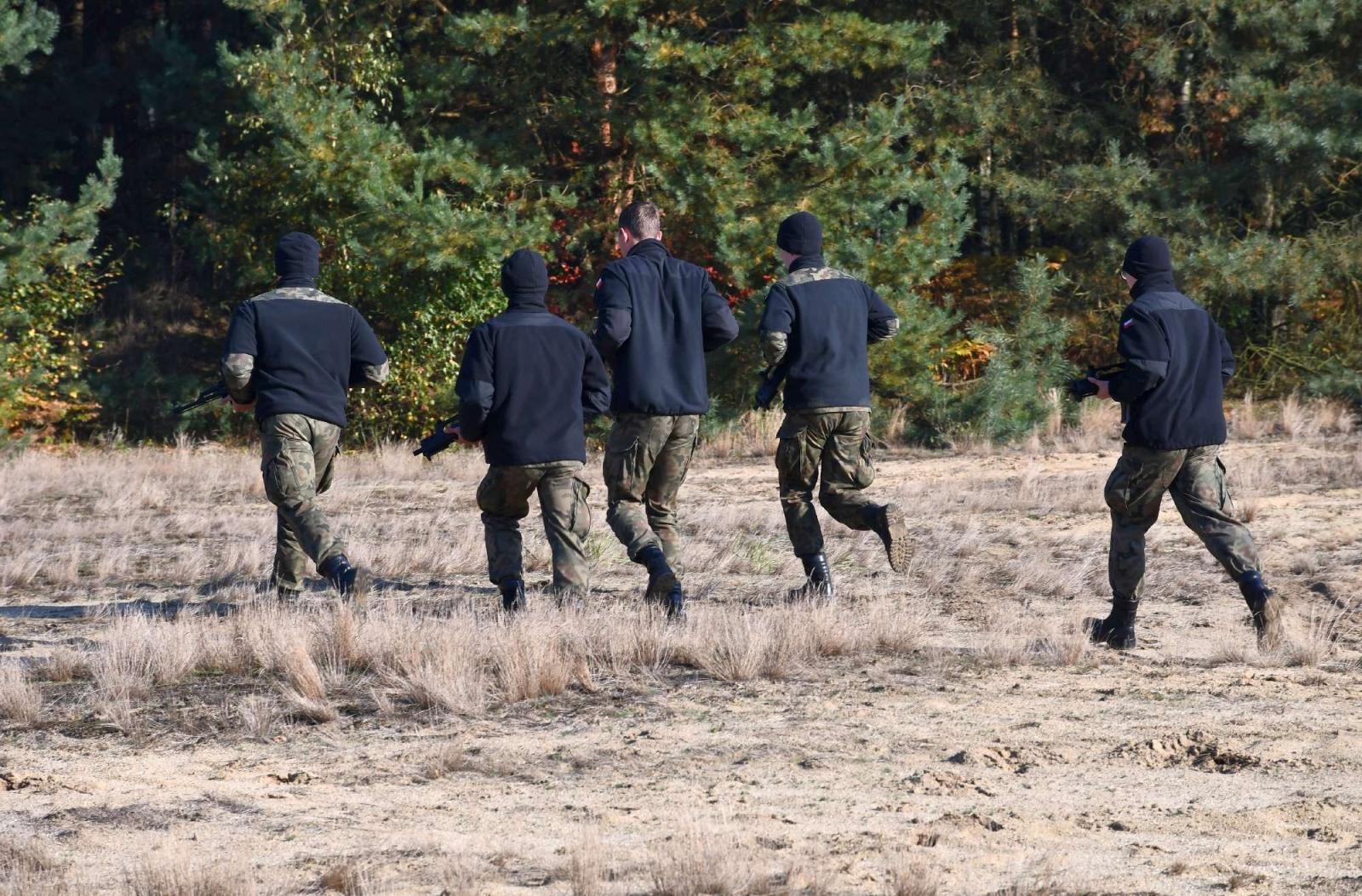 Zdjęcie w galerii na portalu naszraciborz.pl: Uczniowie w mundurach rywalizowali w rudzkich lasach wiadomości z regionu