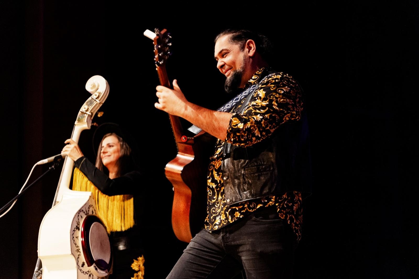 Zdjęcie w galerii na portalu naszraciborz.pl: XIX Raciborski Festiwal Podróżniczy Wiatraki oficjalnie rozpoczęty! wiadomości z regionu