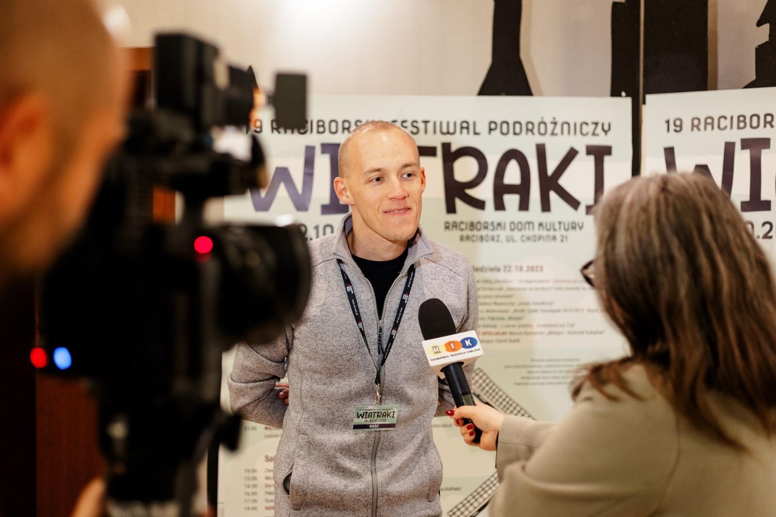 Zdjęcie w galerii na portalu naszraciborz.pl: XIX Raciborski Festiwal Podróżniczy Wiatraki oficjalnie rozpoczęty! wiadomości z regionu