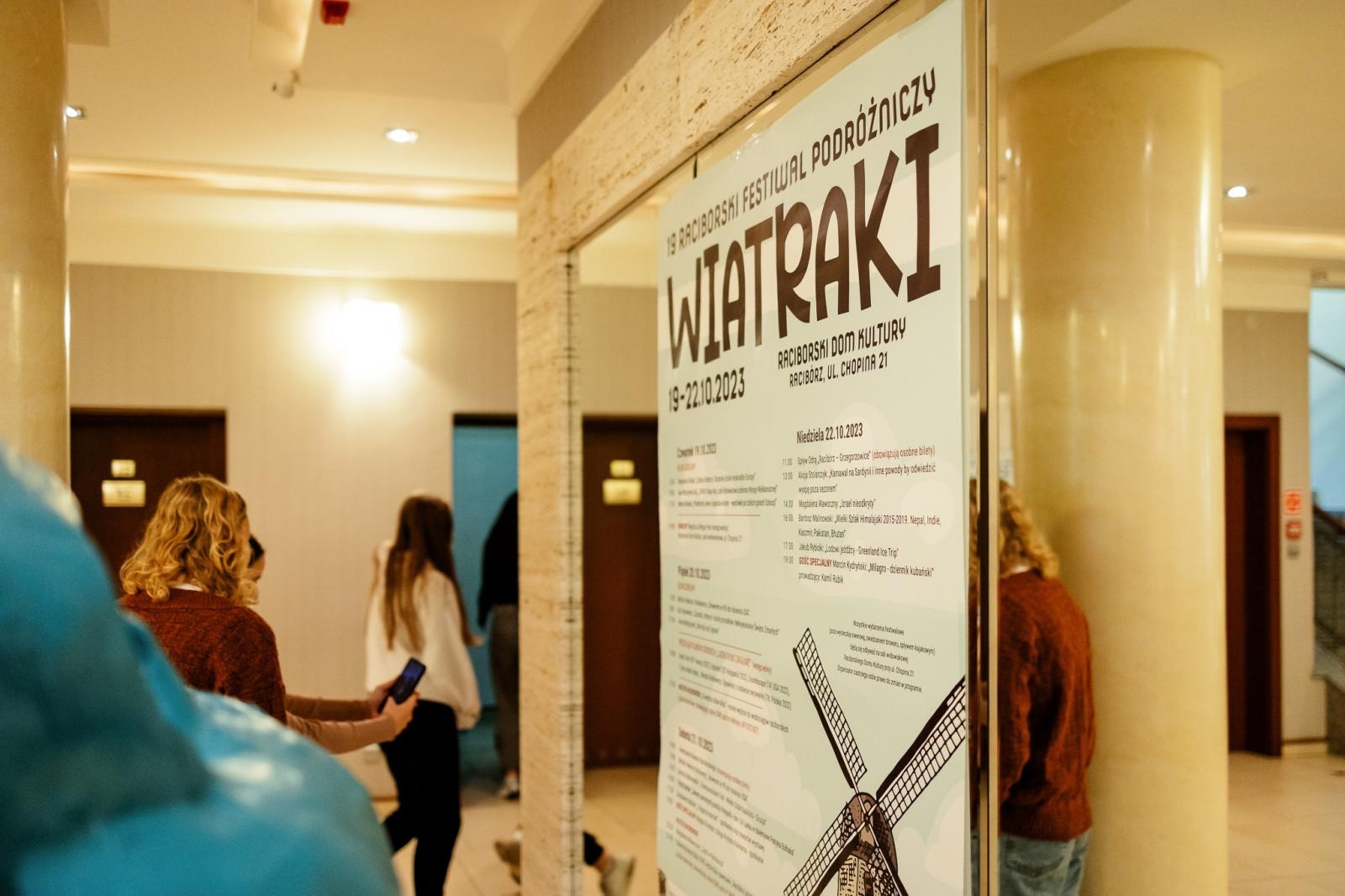 Zdjęcie w galerii na portalu naszraciborz.pl: XIX Raciborski Festiwal Podróżniczy Wiatraki oficjalnie rozpoczęty! wiadomości z regionu