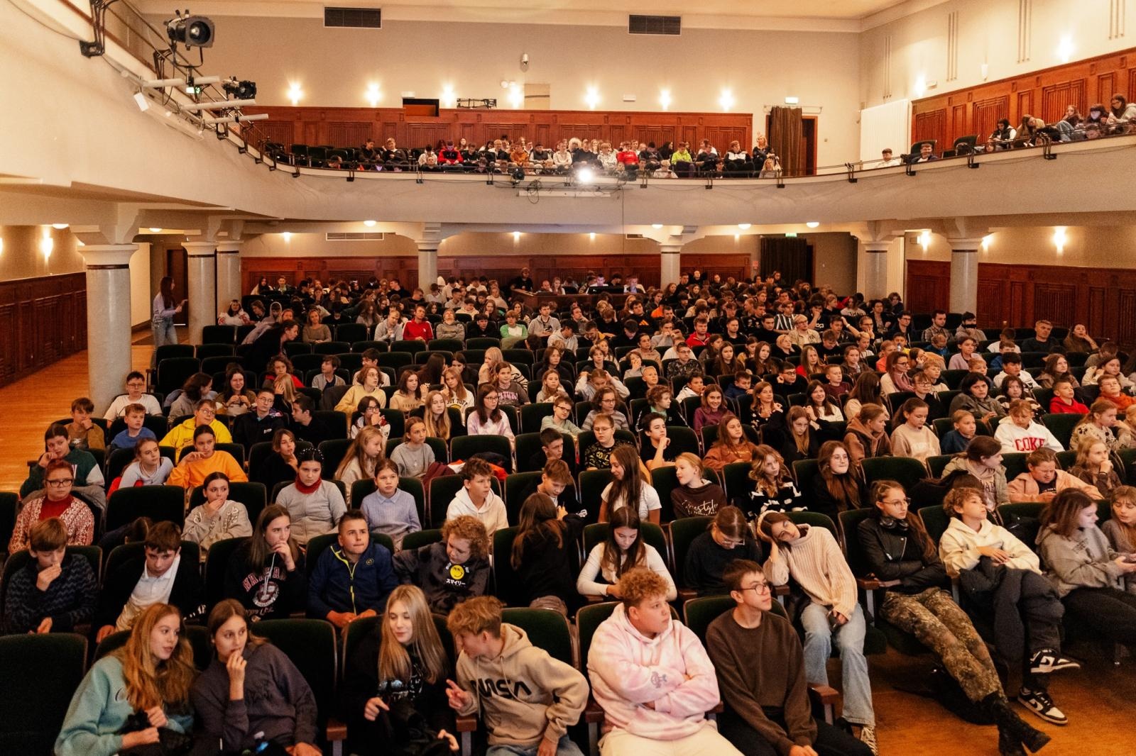 Zdjęcie w galerii na portalu naszraciborz.pl: XIX Raciborski Festiwal Podróżniczy Wiatraki oficjalnie rozpoczęty! wiadomości z regionu