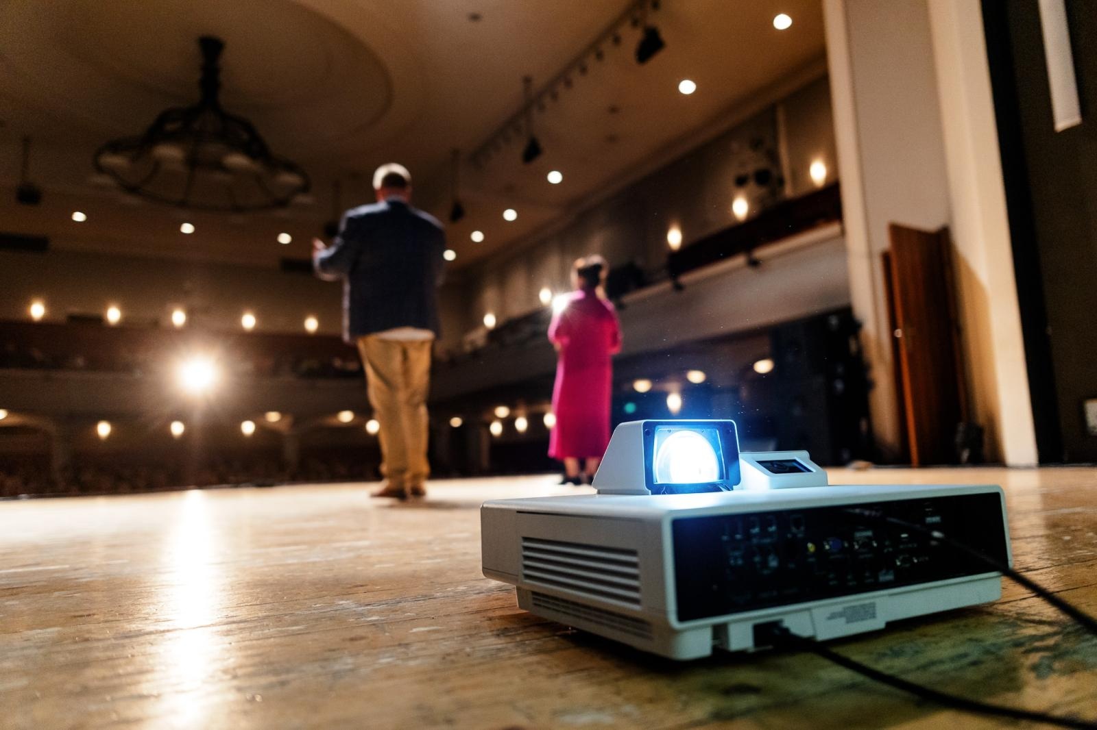 Zdjęcie w galerii na portalu naszraciborz.pl: XIX Raciborski Festiwal Podróżniczy Wiatraki oficjalnie rozpoczęty! wiadomości z regionu