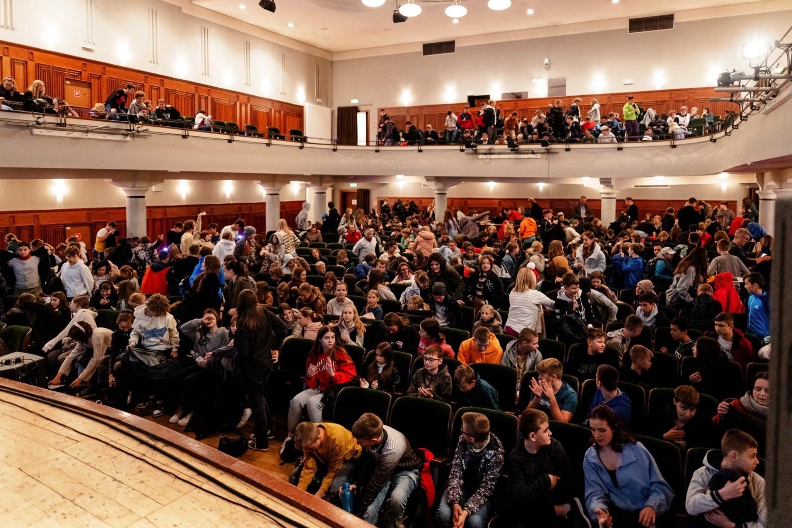 Zdjęcie w galerii na portalu naszraciborz.pl: XIX Raciborski Festiwal Podróżniczy Wiatraki oficjalnie rozpoczęty! wiadomości z regionu