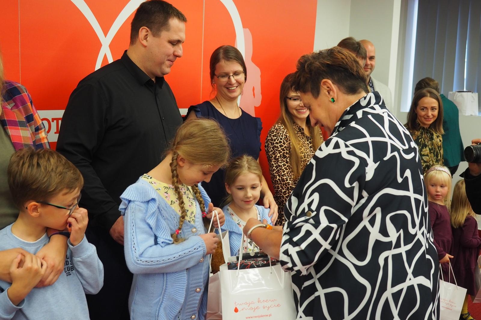 Zdjęcie w galerii na portalu naszraciborz.pl: Idea krwiodawstwa żyje i ma się dobrze dzięki rodzinom, które ją propagują wiadomości z regionu