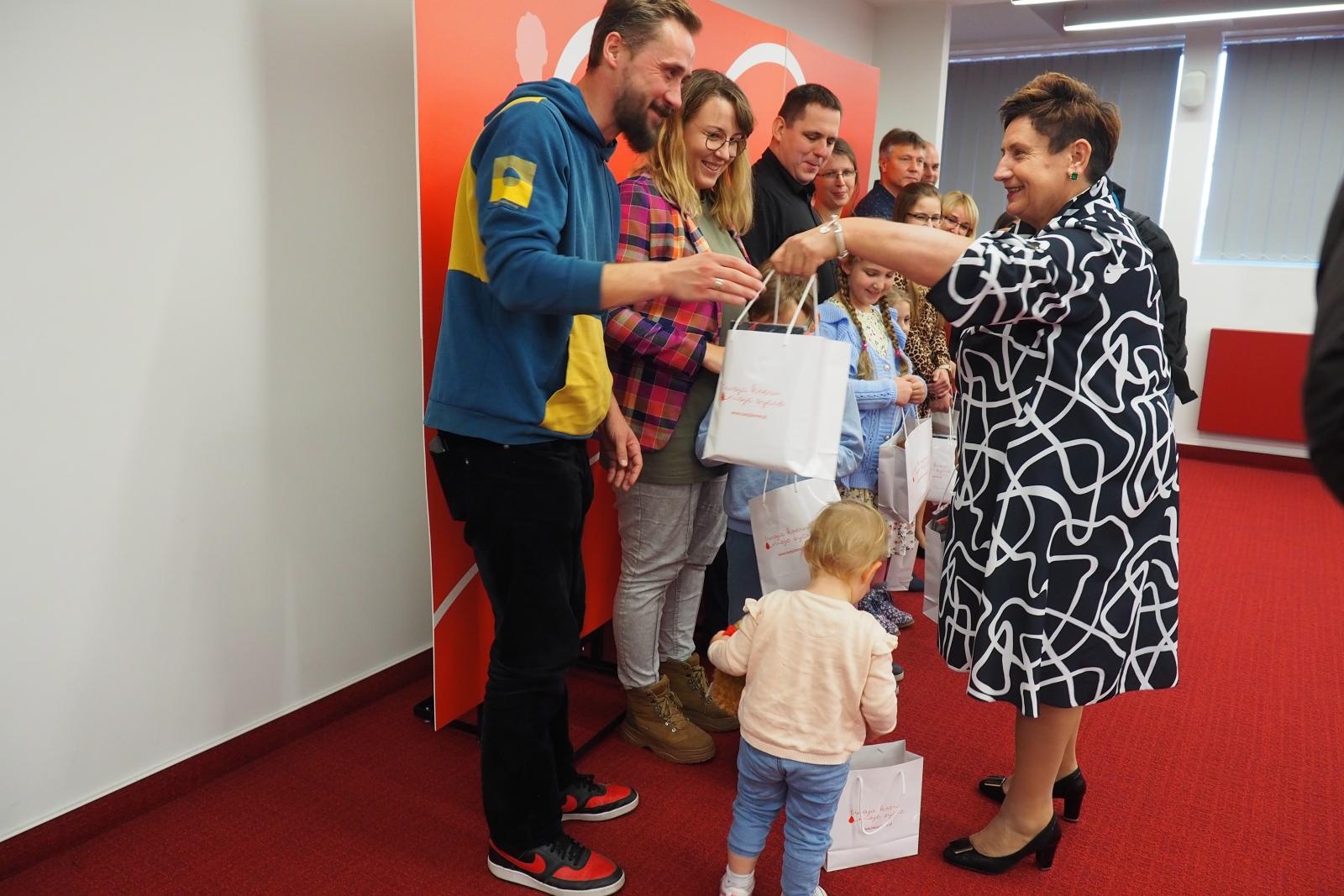 Zdjęcie w galerii na portalu naszraciborz.pl: Idea krwiodawstwa żyje i ma się dobrze dzięki rodzinom, które ją propagują wiadomości z regionu