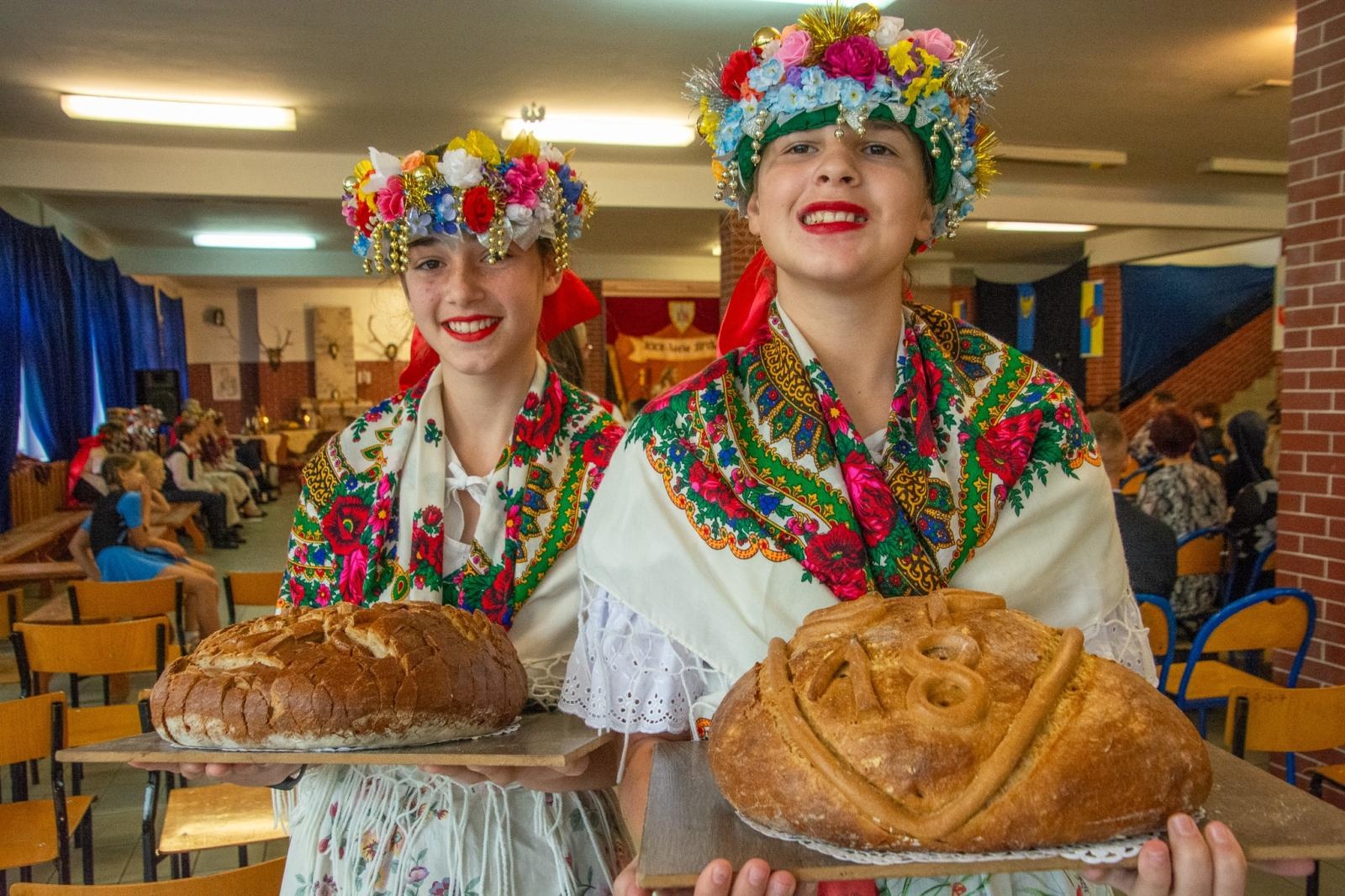 Zdjęcie w galerii na portalu naszraciborz.pl: Urodziny Osiemnastki. 30 lat szkoły w kalejdoskopie wiadomości z regionu