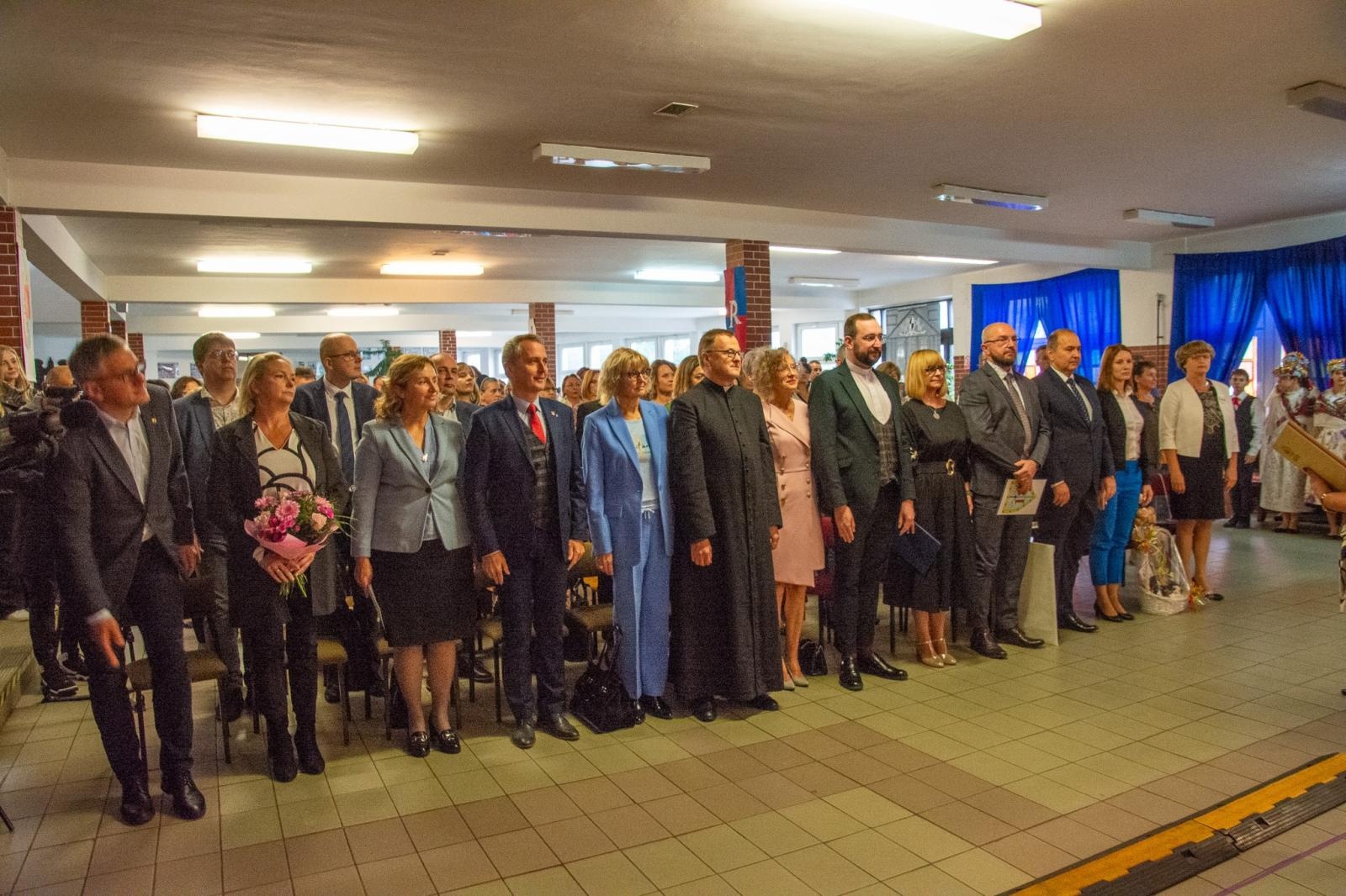 Zdjęcie w galerii na portalu naszraciborz.pl: Urodziny Osiemnastki. 30 lat szkoły w kalejdoskopie wiadomości z regionu