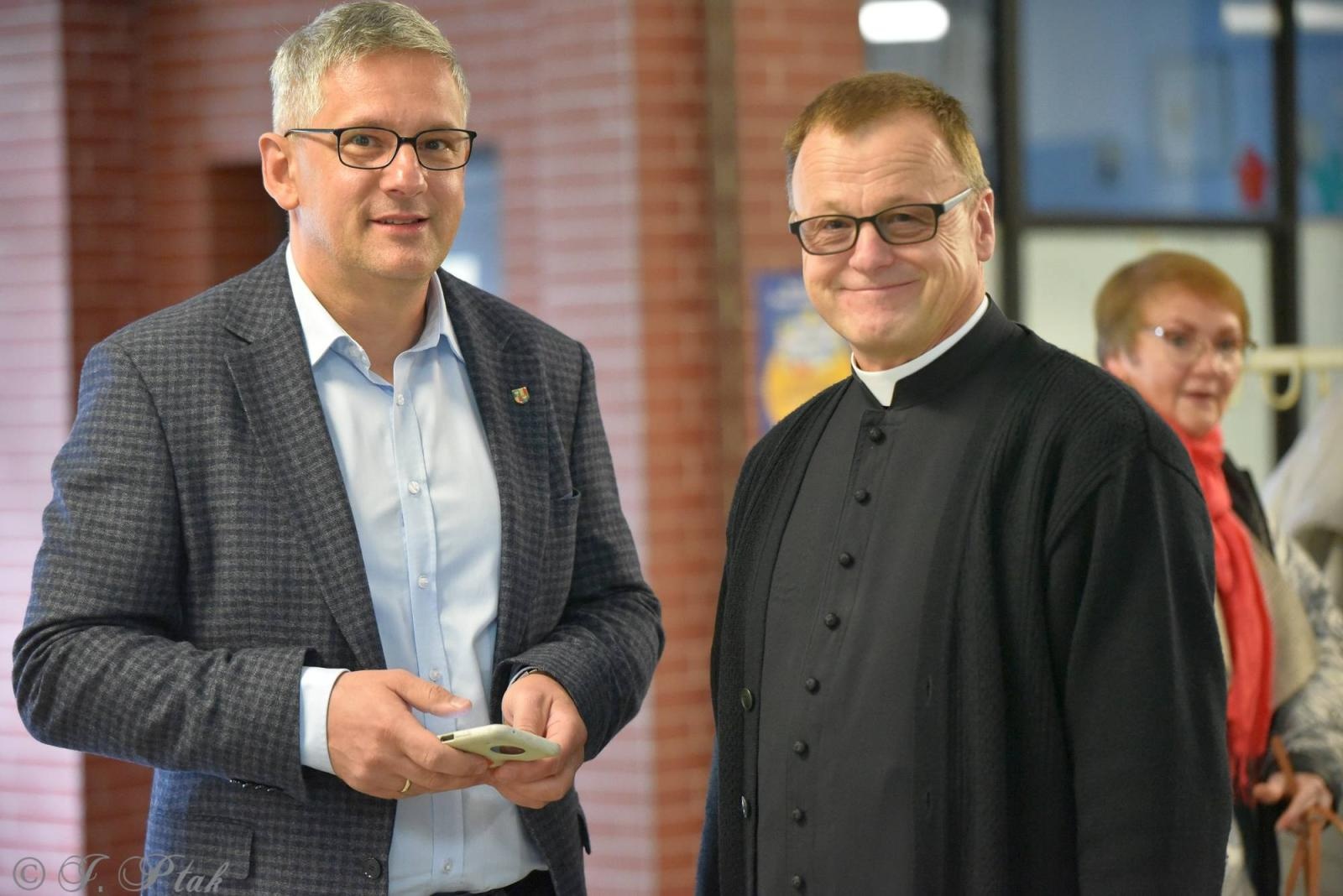 Zdjęcie w galerii na portalu naszraciborz.pl: Urodziny Osiemnastki. 30 lat szkoły w kalejdoskopie wiadomości z regionu