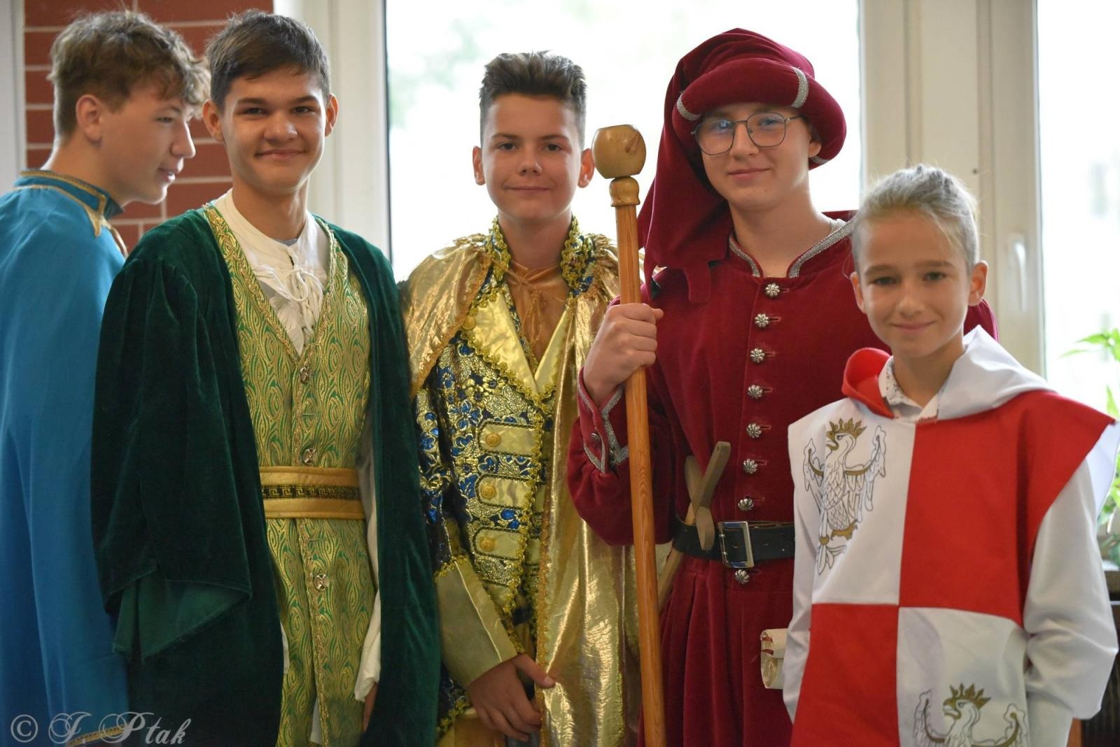 Zdjęcie w galerii na portalu naszraciborz.pl: Urodziny Osiemnastki. 30 lat szkoły w kalejdoskopie wiadomości z regionu