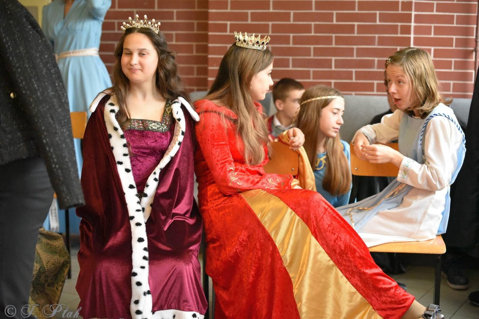 Zdjęcie w galerii na portalu naszraciborz.pl: Urodziny Osiemnastki. 30 lat szkoły w kalejdoskopie wiadomości z regionu