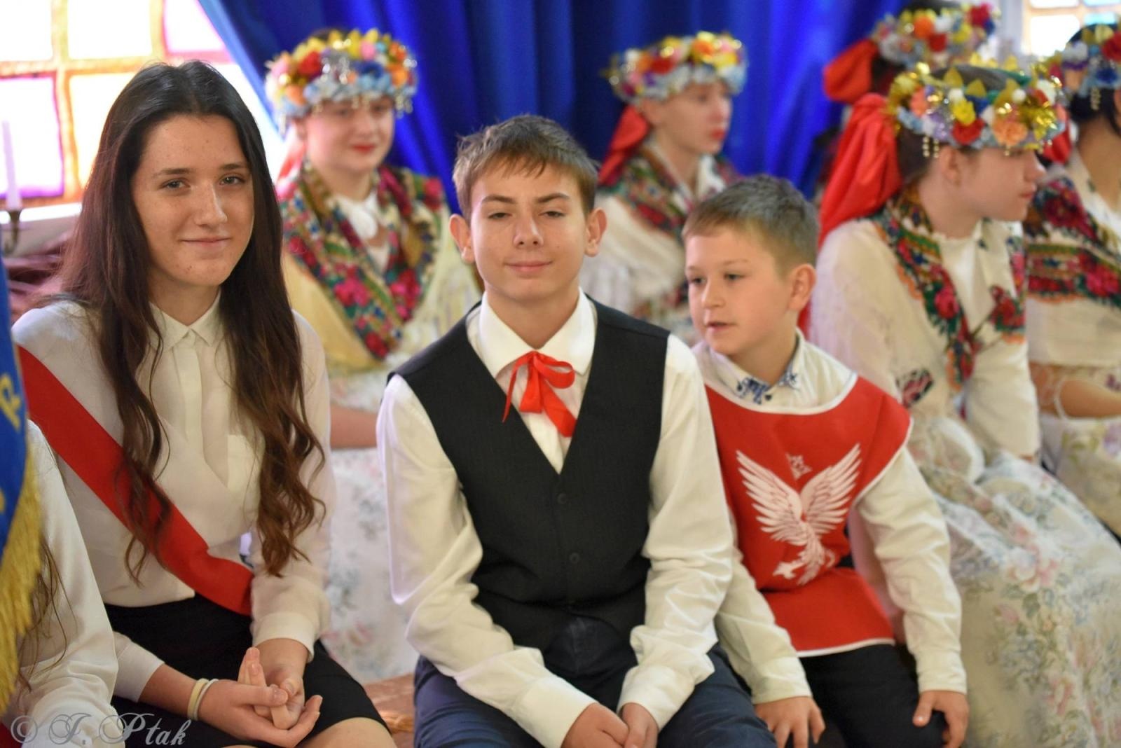 Zdjęcie w galerii na portalu naszraciborz.pl: Urodziny Osiemnastki. 30 lat szkoły w kalejdoskopie wiadomości z regionu