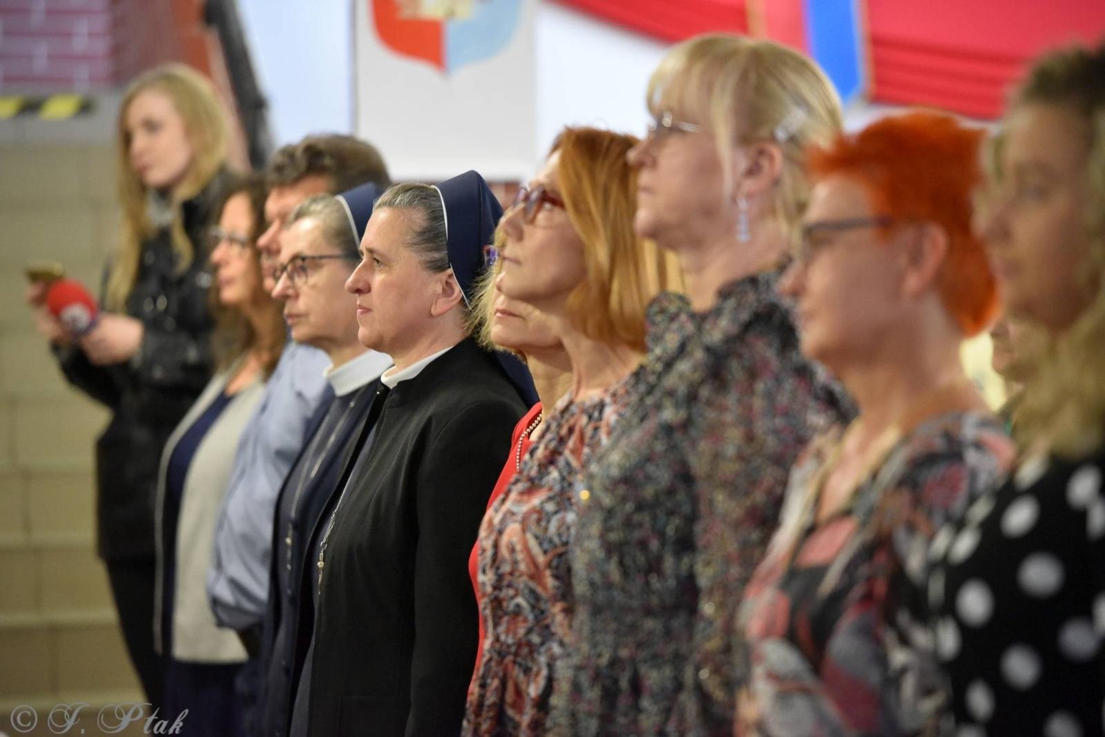 Zdjęcie w galerii na portalu naszraciborz.pl: Urodziny Osiemnastki. 30 lat szkoły w kalejdoskopie wiadomości z regionu