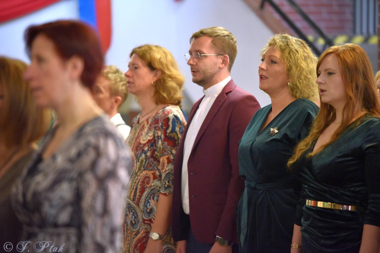 Zdjęcie w galerii na portalu naszraciborz.pl: Urodziny Osiemnastki. 30 lat szkoły w kalejdoskopie wiadomości z regionu