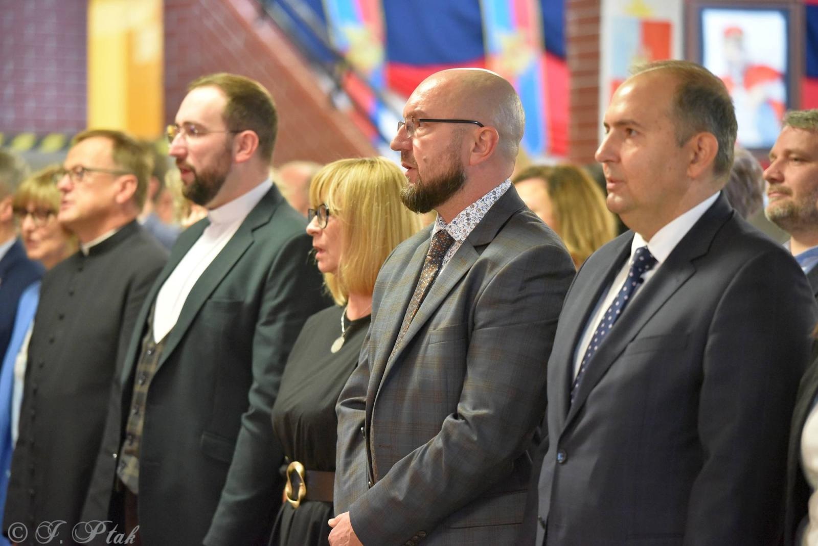 Zdjęcie w galerii na portalu naszraciborz.pl: Urodziny Osiemnastki. 30 lat szkoły w kalejdoskopie wiadomości z regionu