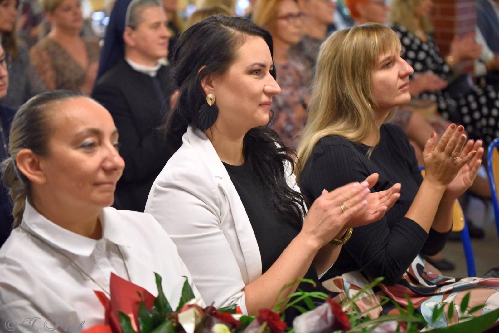 Zdjęcie w galerii na portalu naszraciborz.pl: Urodziny Osiemnastki. 30 lat szkoły w kalejdoskopie wiadomości z regionu