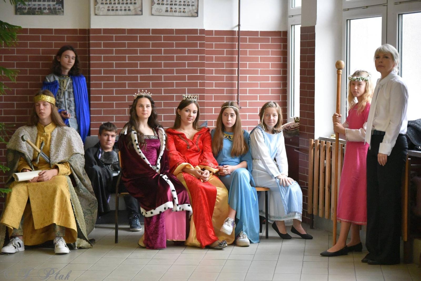 Zdjęcie w galerii na portalu naszraciborz.pl: Urodziny Osiemnastki. 30 lat szkoły w kalejdoskopie wiadomości z regionu