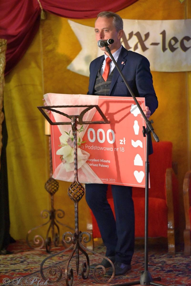 Zdjęcie w galerii na portalu naszraciborz.pl: Urodziny Osiemnastki. 30 lat szkoły w kalejdoskopie wiadomości z regionu