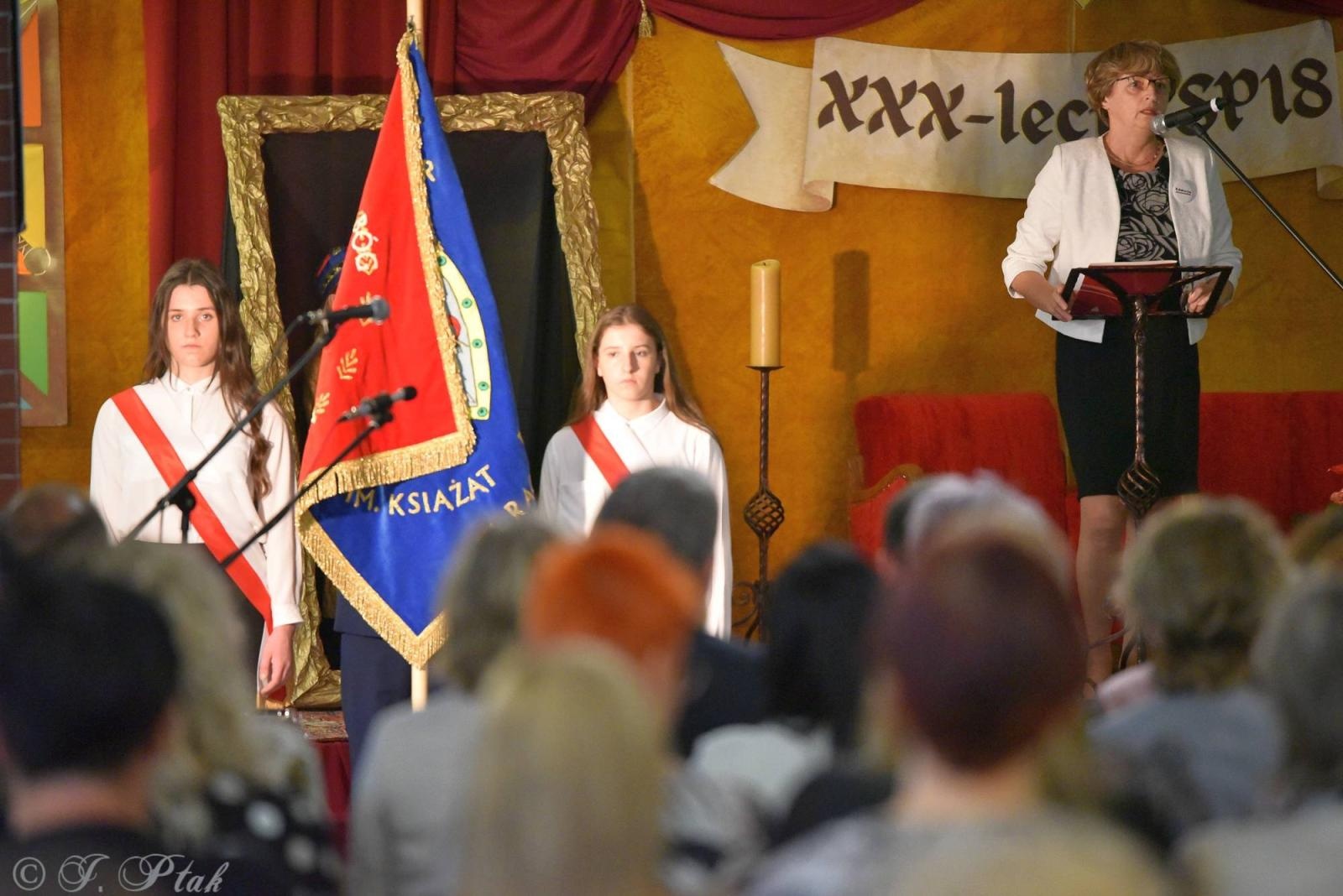 Zdjęcie w galerii na portalu naszraciborz.pl: Urodziny Osiemnastki. 30 lat szkoły w kalejdoskopie wiadomości z regionu