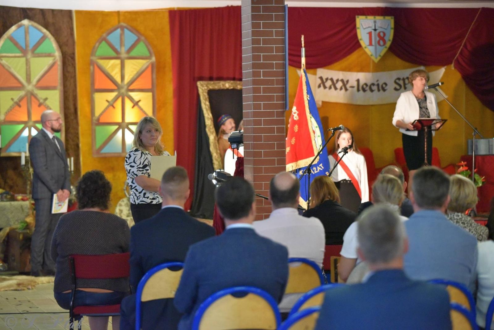 Zdjęcie w galerii na portalu naszraciborz.pl: Urodziny Osiemnastki. 30 lat szkoły w kalejdoskopie wiadomości z regionu