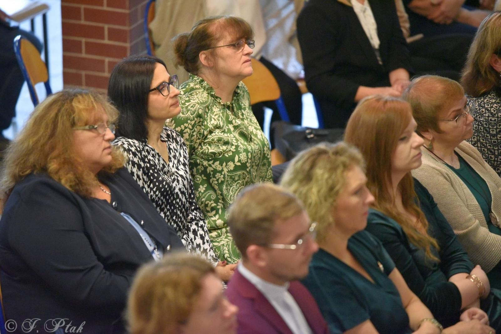 Zdjęcie w galerii na portalu naszraciborz.pl: Urodziny Osiemnastki. 30 lat szkoły w kalejdoskopie wiadomości z regionu